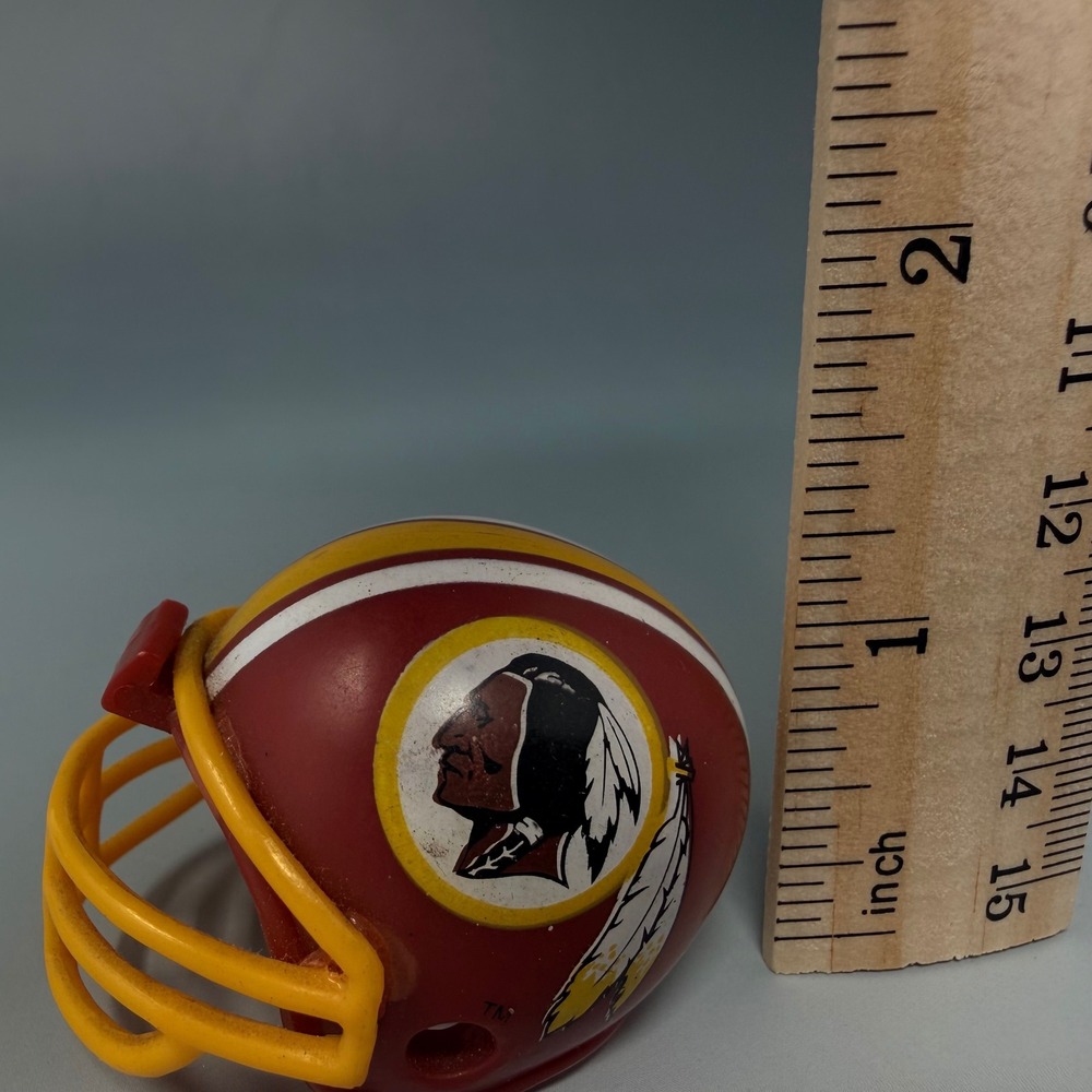 Vintage Washington Redskins Gumball Machine Football Helmets Lot of 2 AA Capsule - Picture 10 of 16